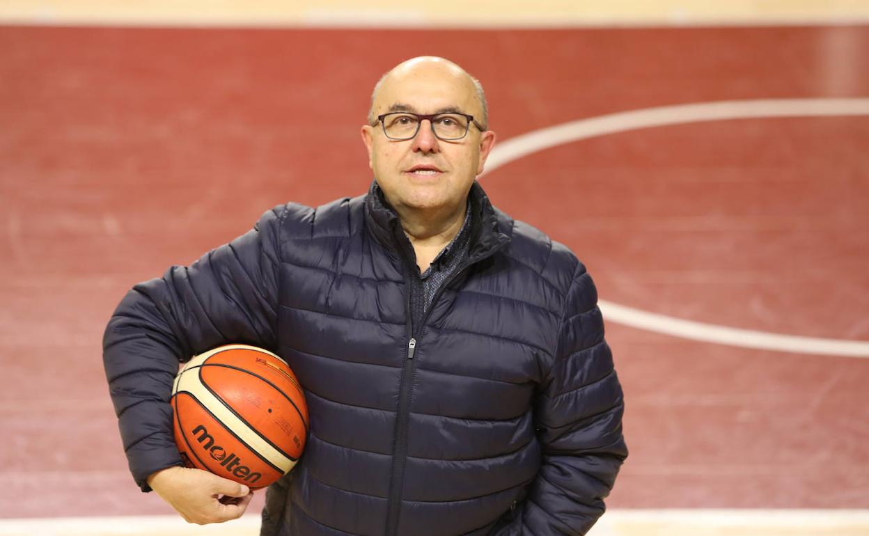 Gerardo Candina en el polideportivo de Maloste. 