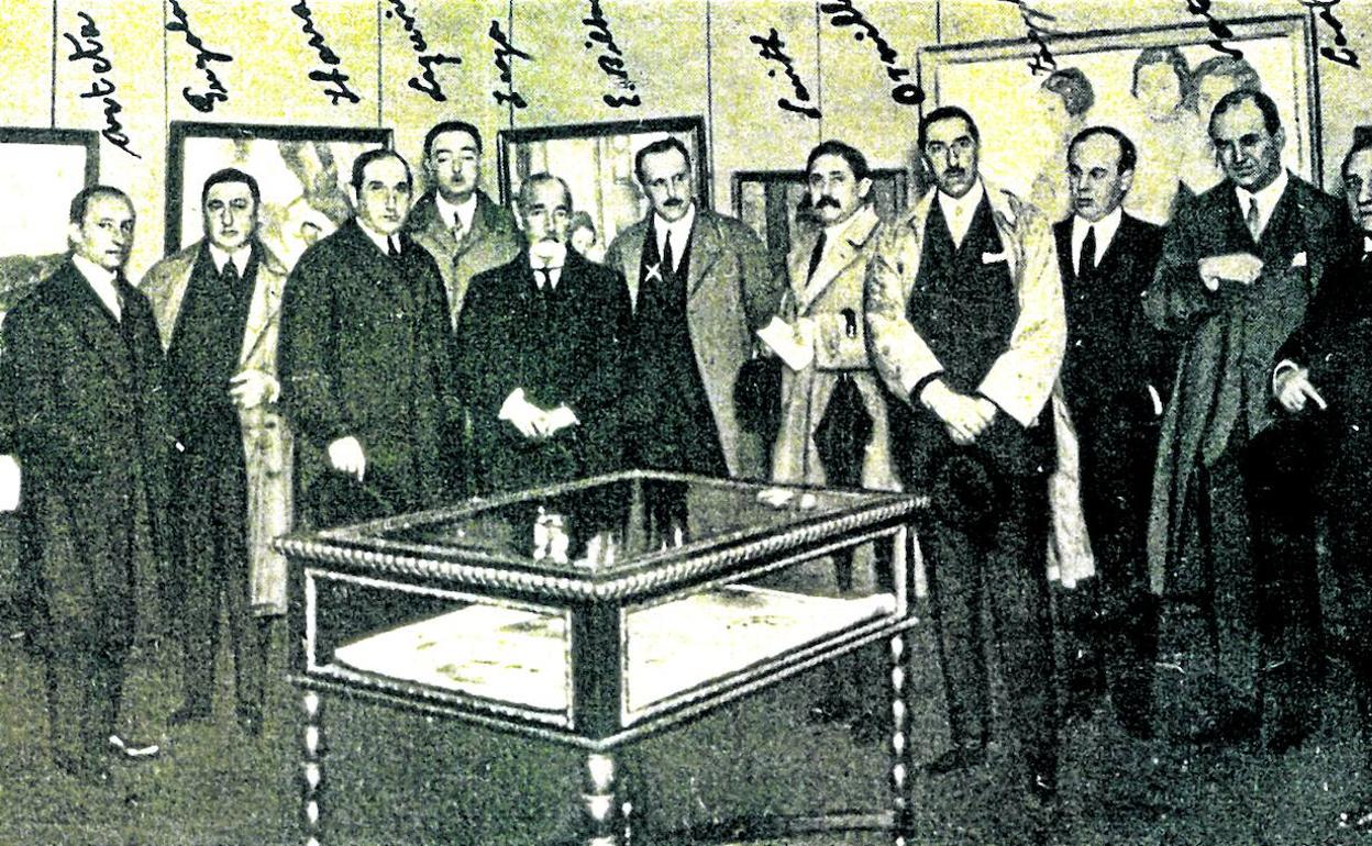 Artetak (ezkerretik hasita lehena) modernitatearekin konprometitutako euskal eta espainiar artista nagusien eta promesa gazteenen aldeko apustua egin zuen. 