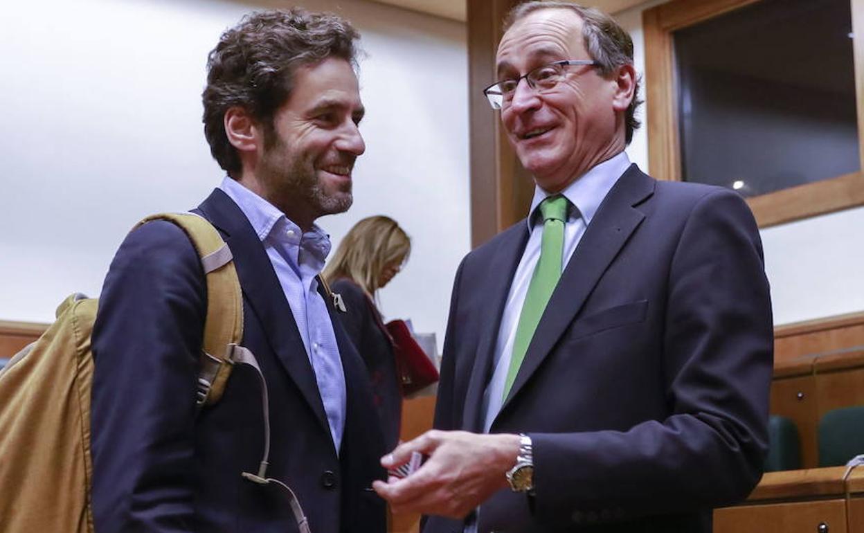 Sémper y Alonso, en el Parlamento vasco.
