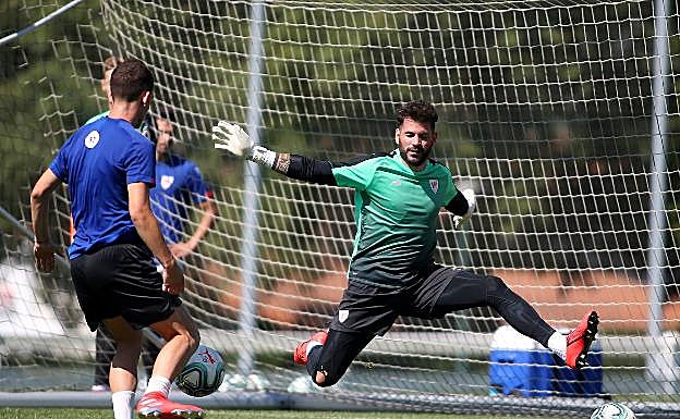 Iago Herrerín ha sido este martes el único portero en el entrenamiento del primer equipo. 