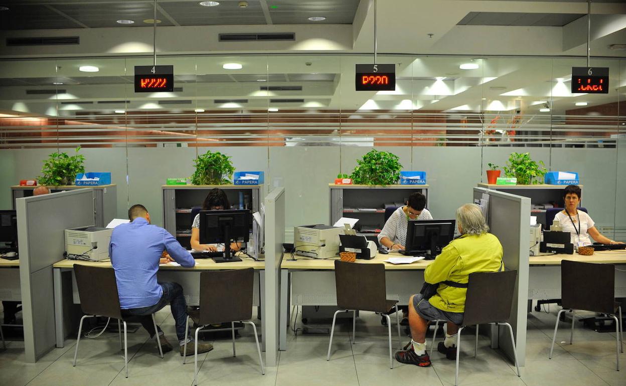 La Hacienda foral reforzará la atención ciudadana para tramitar la declaración digital de la renta