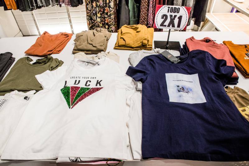 Camisetas de la firma Only en promoción 2x1 en la tienda Urban Sons.