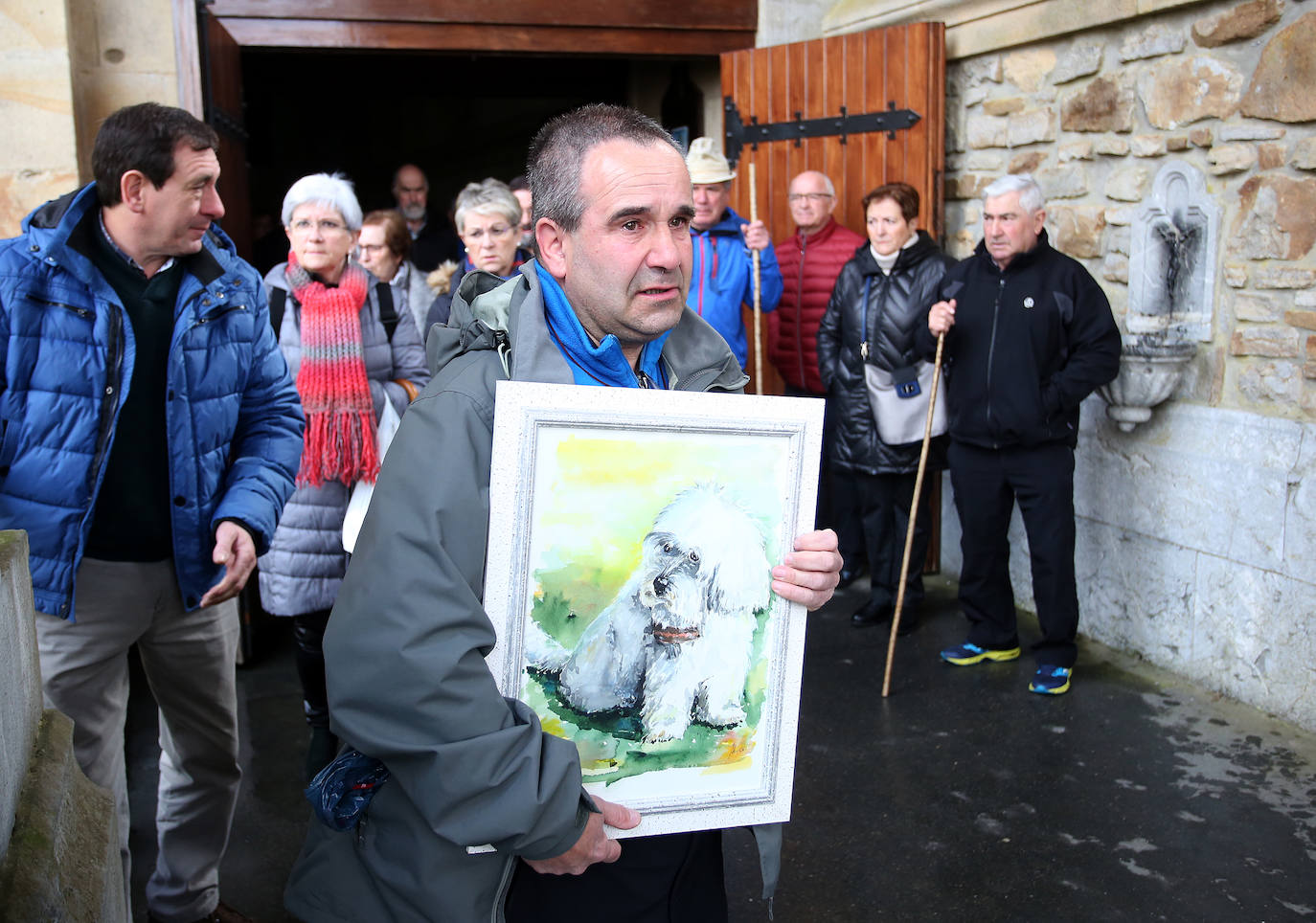 Numerosos fieles acudieron a Urkiola en el día de San Antonio para bendecir a sus mascotas.