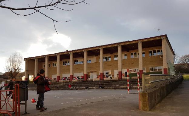 La chimena de Zabaleko ha dado problemas en varias aulas. 