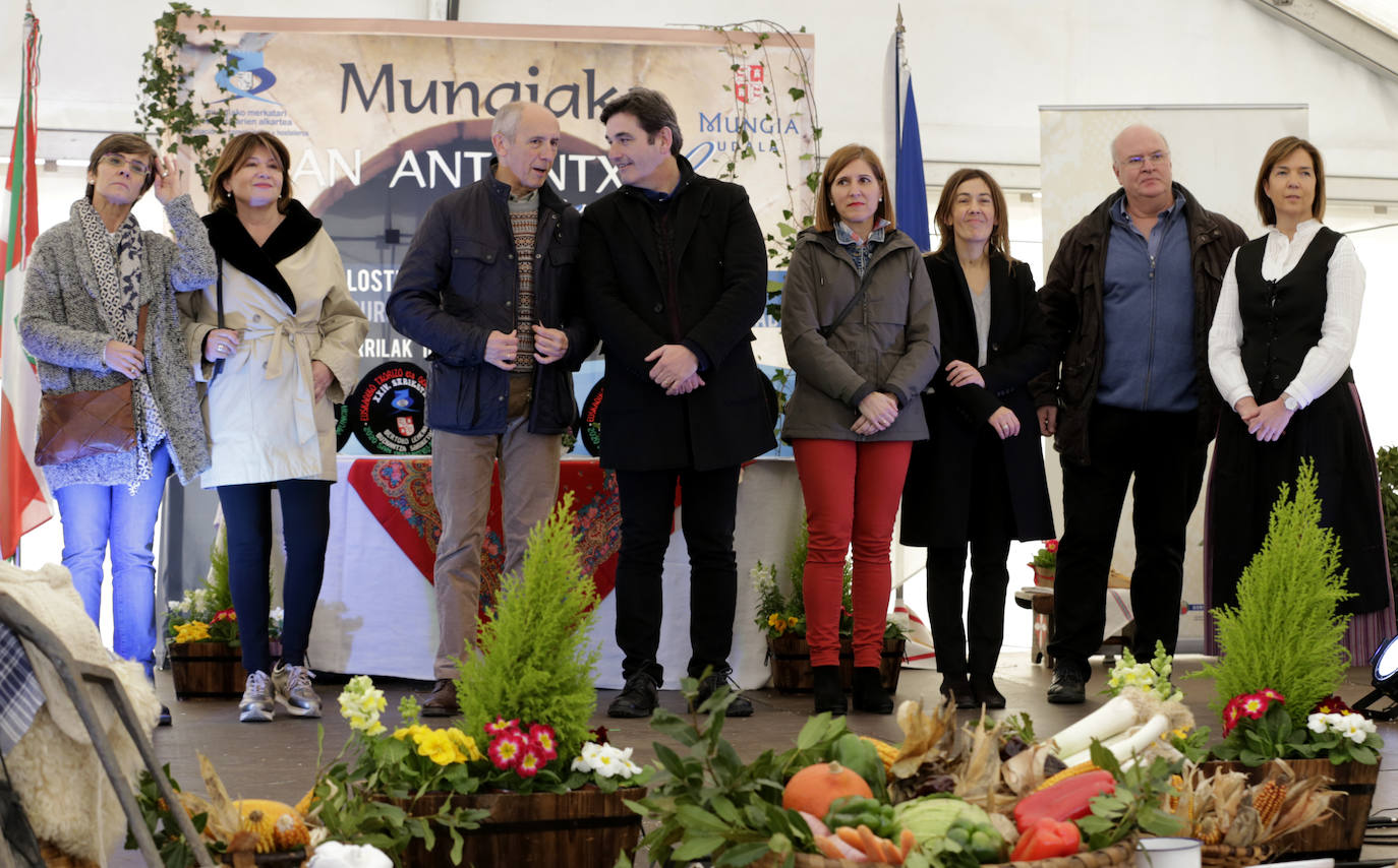 Mungia disfrutó de la tradicional feria con entusiasmo y con la presencia de ilustres invitados como Aitor Elizegi, presidente del Athletic