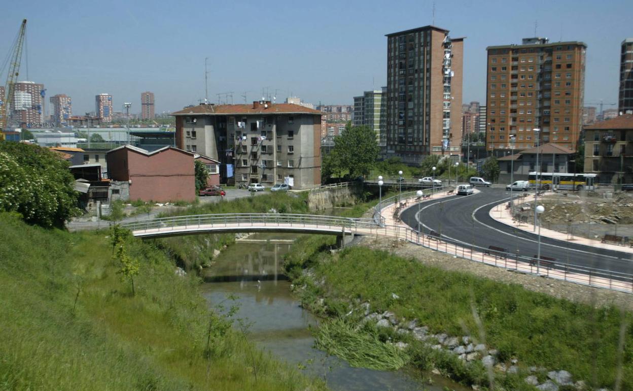 El río Castaños, a su paso por el barrio de Retuerto