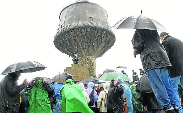 El acceso al interior del monumento está cerrado desde hace una década por seguridad.