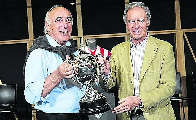 Asensi y Txetxu Rojo, en el homenaje por el 50 aniversario.
