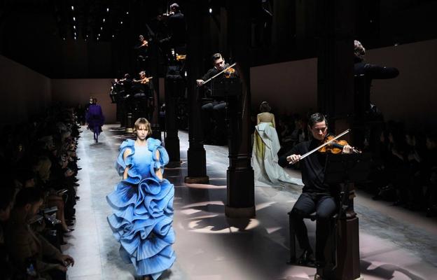 Desfile de Givenchy en la semana de Alta Costura de París.