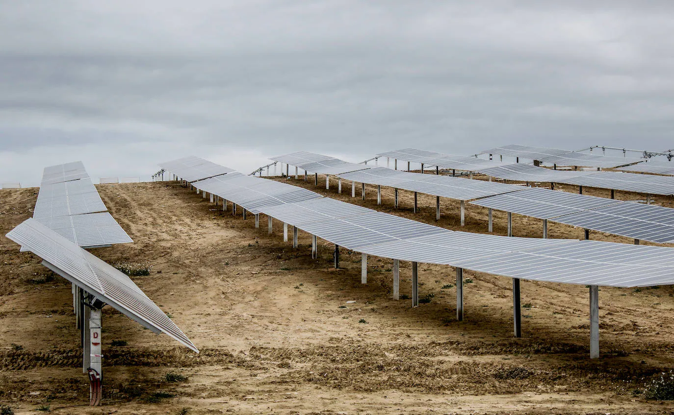 Fotos: El mayor parque solar de Euskadi, en marcha