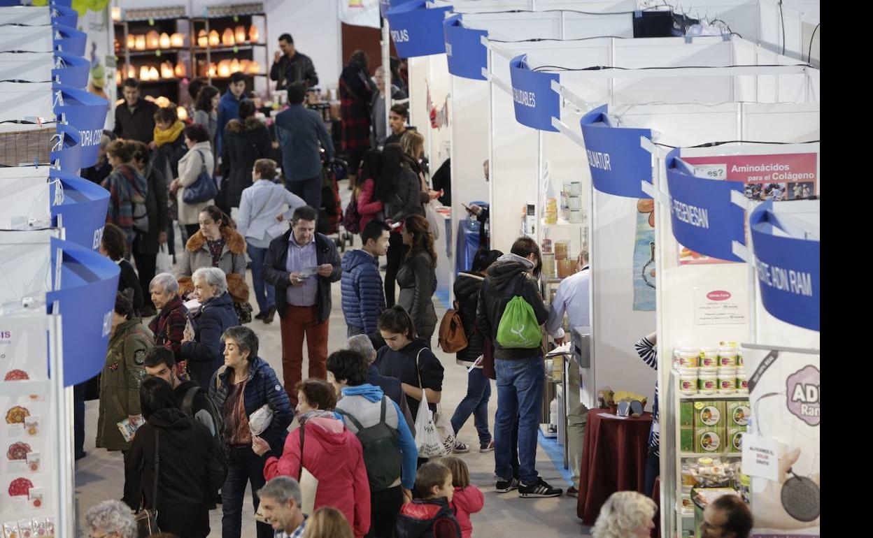 Una feria de diferente temática realizada en el Iradier Arena.