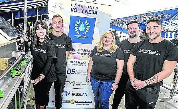 Ana, Aliaksandr, Antonina, Ander e Imanol, de Mendizabala. 