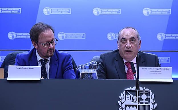 Iñaki Arriola, junto al viceconsejero de Vivienda Pedro Jáuregui. 