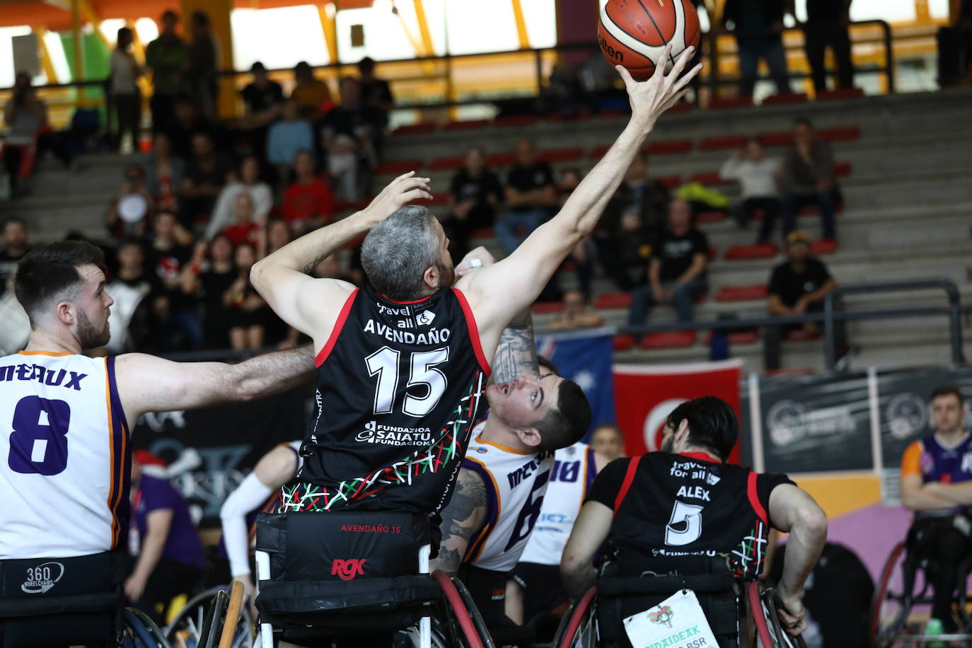 Fotos: Las imágenes del partido del Bidaideak