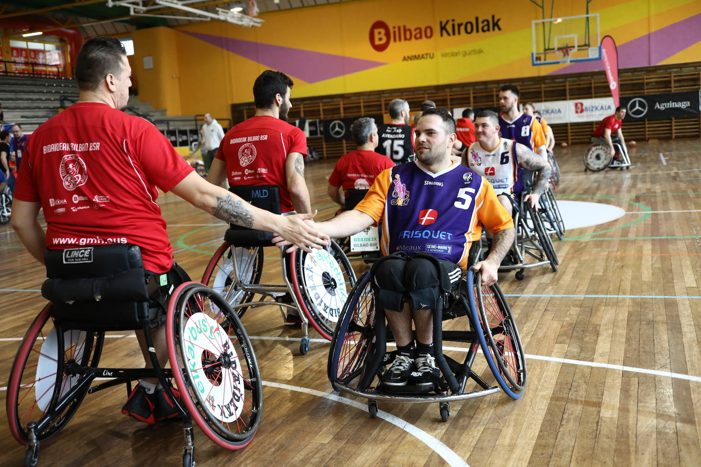 Fotos: Las imágenes del partido del Bidaideak