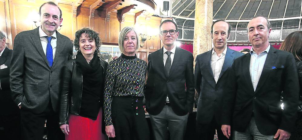 Jon Saiz, Victoria Azpiroz, Esther San Martín, Fernando Pérez, Gabriel Chapa y Javier Aja. 