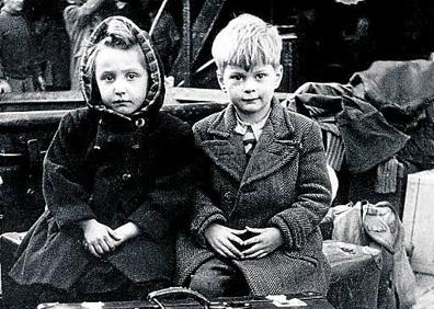 Imagen secundaria 1 - 1 y 2. Milicianas y niñis en la estación de Barcelona. 3. Recibimiento a las tropas en la estación. Del documental 'Extranjeros de sí mismos'. 