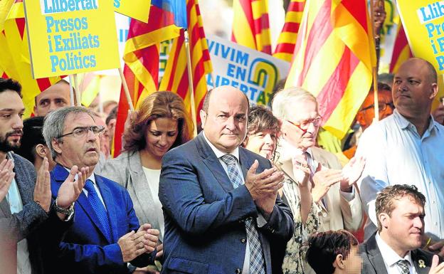 Joseba Aurrekoetxea y Andoni Ortuzar, durante la Diada celebrada en 2018.