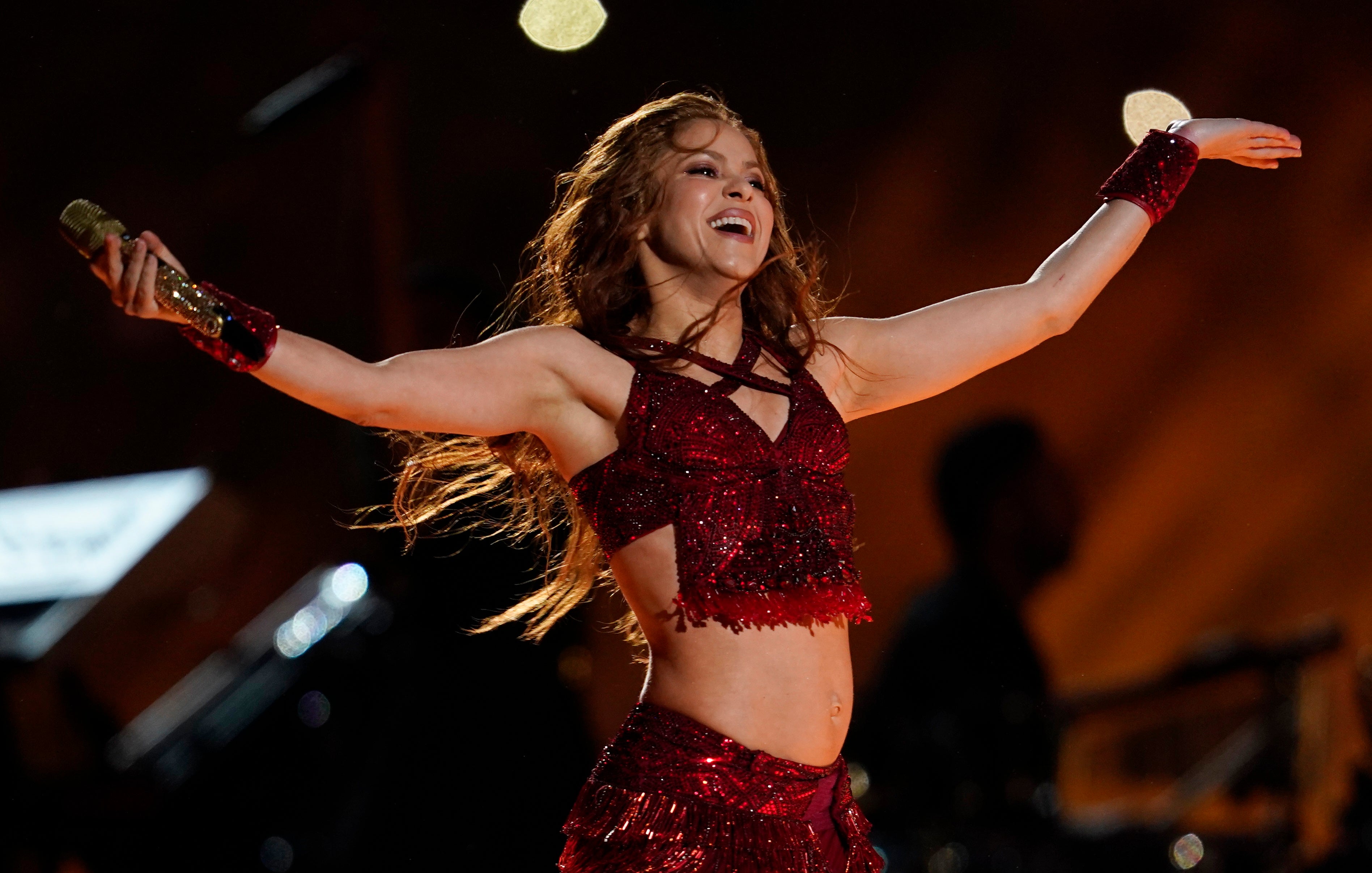 Fotos: Shakira y JLo desatan la locura en la Super Bowl: 6 looks en 12 minutos (y uno de ellos a la venta)