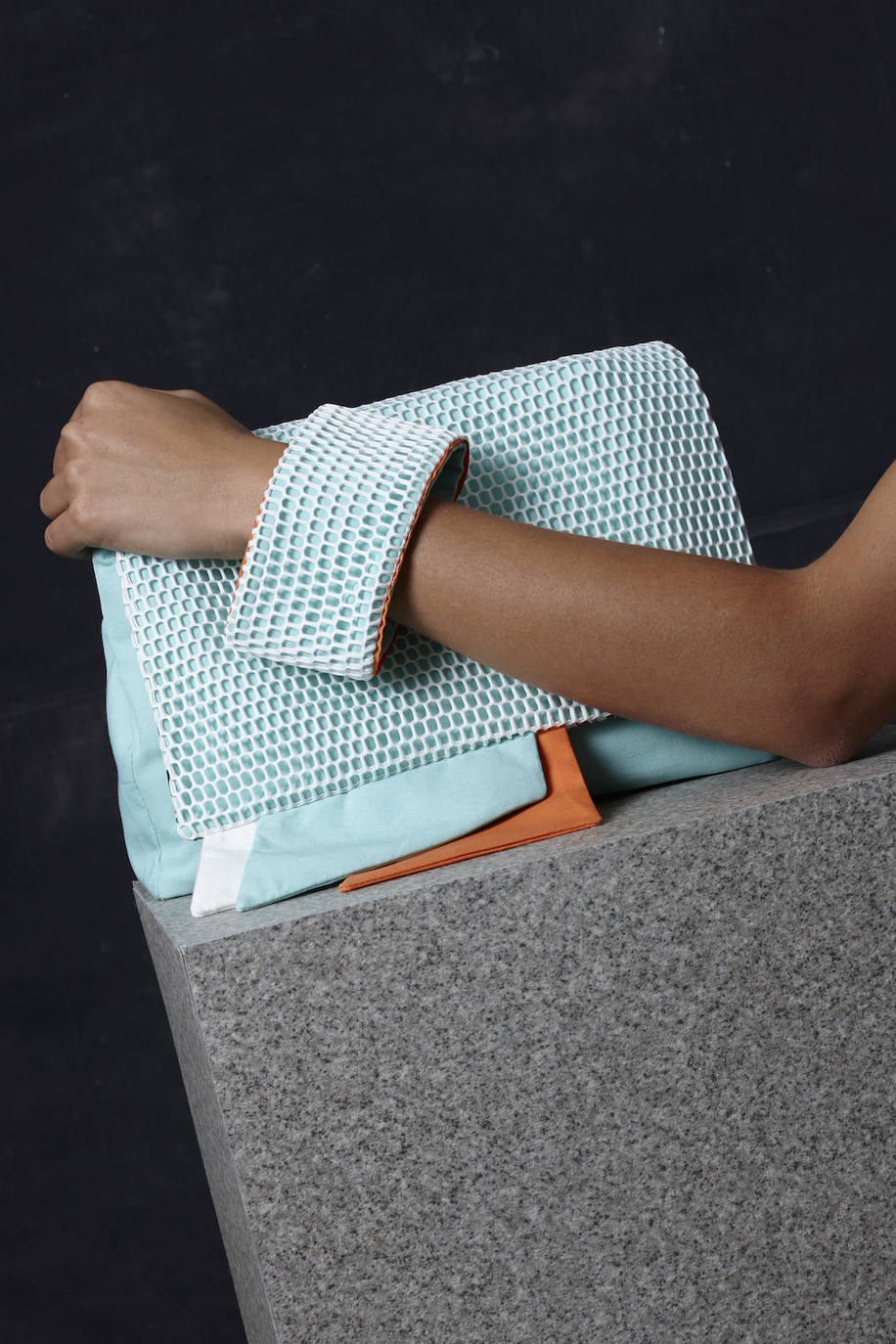 Fotos: Eder Aurre, seleccionado entre 152 diseñadores para vender sus creaciones en Milán