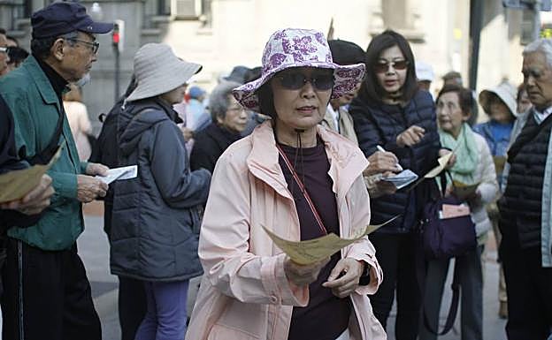 Turistas japoneses en Bilbao. 