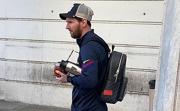 La llegada del Barcelona al aeropuerto de Bilbao | Copa del Rey 2020