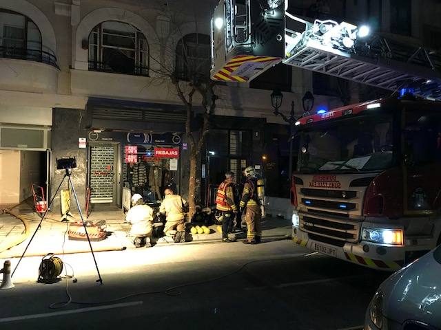 Fotos: Un incendio en el patio interior del Hotel Ercilla deja sin luz a 3.800 viviendas y locales