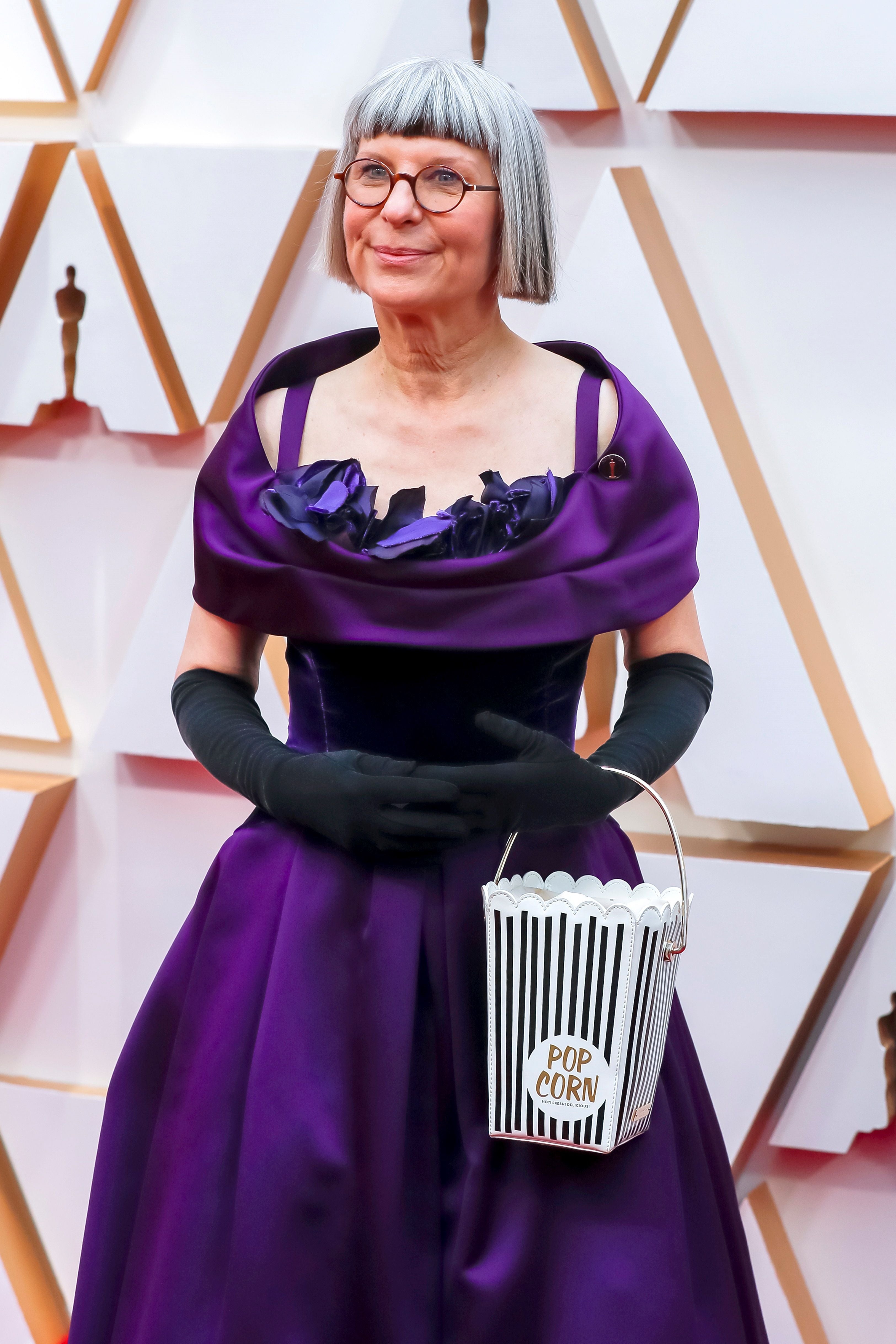 Hay quienes el toque divertido lo llevaron en el bolso, como ha hecho esta invitada, que eligió un modelo en forma de caja de palomitas, muy apropiado para unos premios donde el cine es el protagonista.