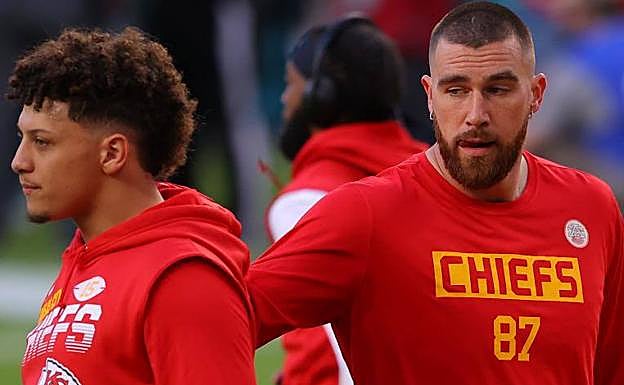 Mahomes eta Kelce.