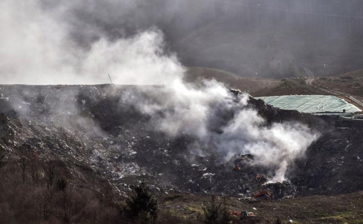 Trabajos pasa sofocar el incendio este domingo