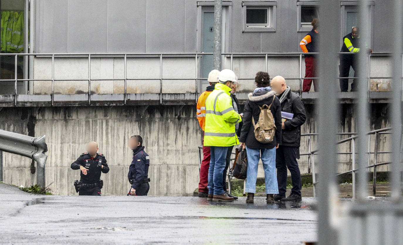 Fotos: Aparece un cádaver en la planta de biocompost de Júndiz