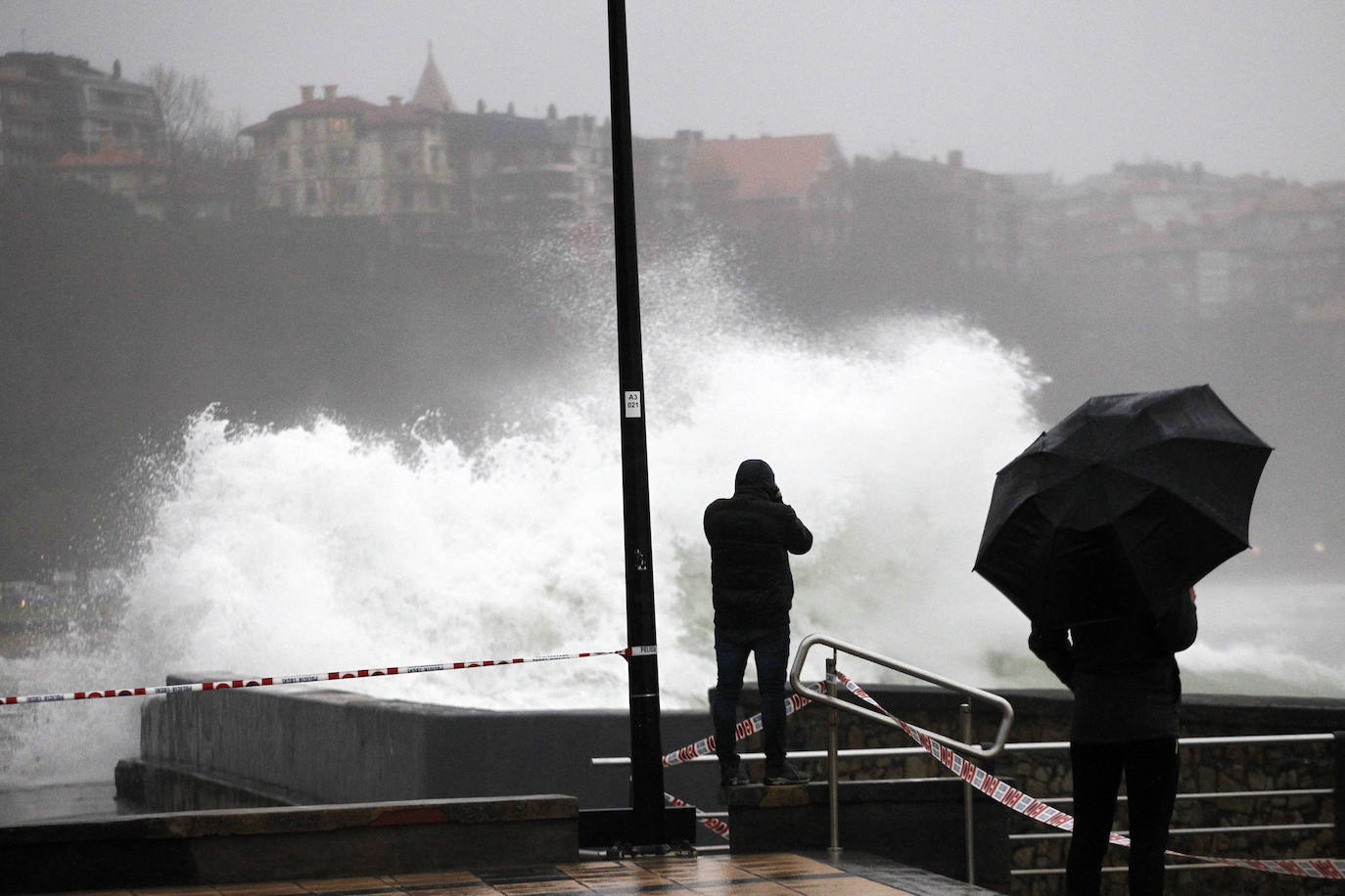 Curiosos no quisieron perderse el momento en Getxo.