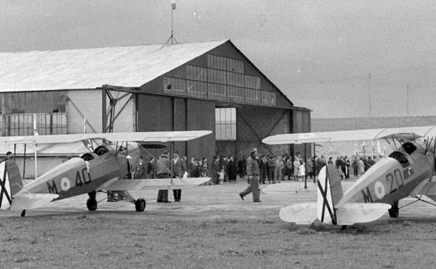 Avionetas participantes en la Vuelta Aérea a España en 1961, con salida desde el aeródromo General Mola, en Salburua. 