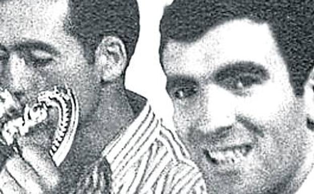 1969. Iribar, junto a Argoitia en la celebración de la Copa ganada al Elche.