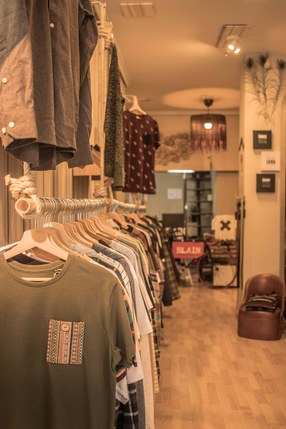 Fotos: Las zapatillas vascas que pisan fuerte: están hechas de botellas de plástico y algodón reciclado