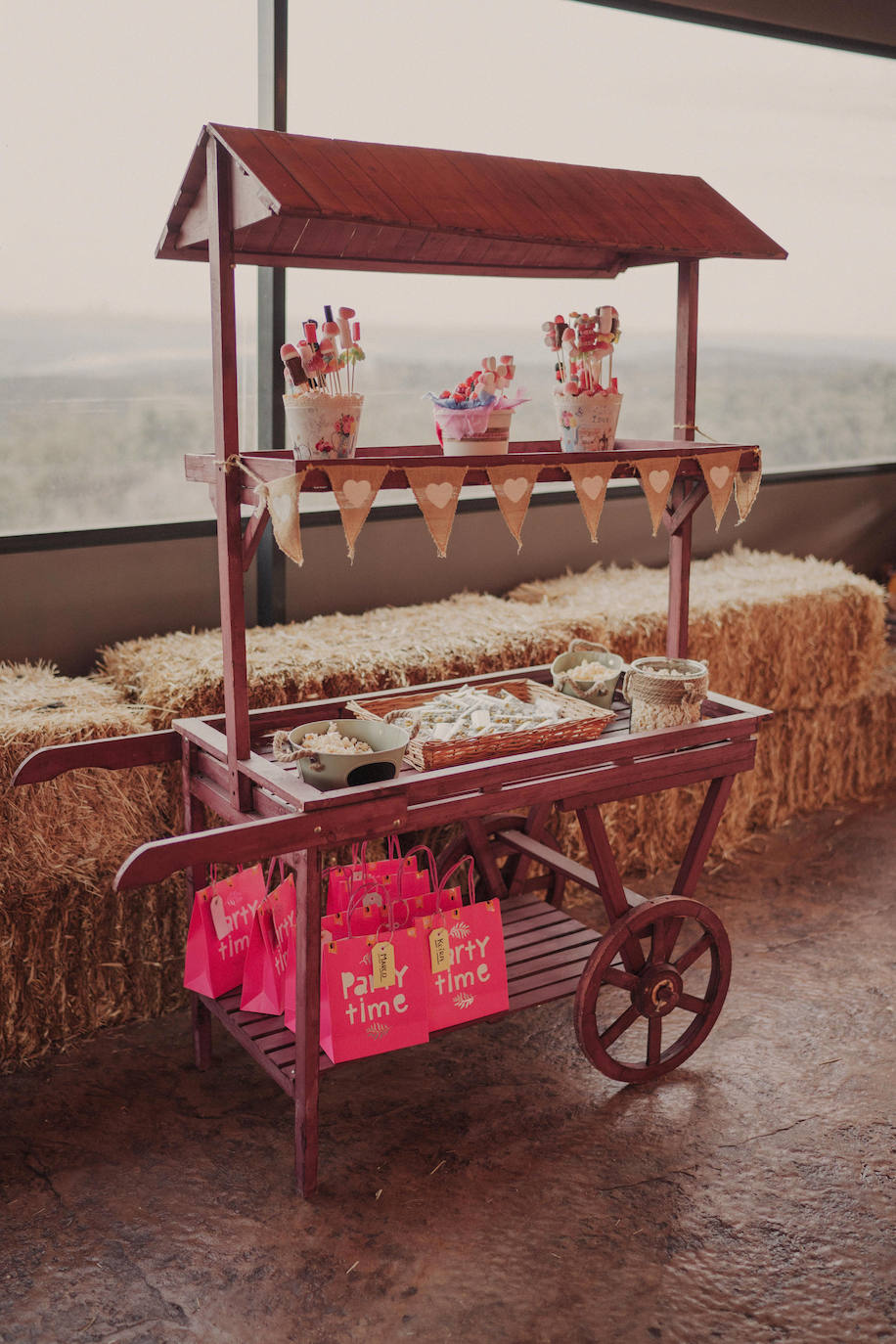 Fotos: Besos en Castro y boda en Madrid: la historia de amor de Esther y María bajo el prisma de un fotógrafo vizcaíno