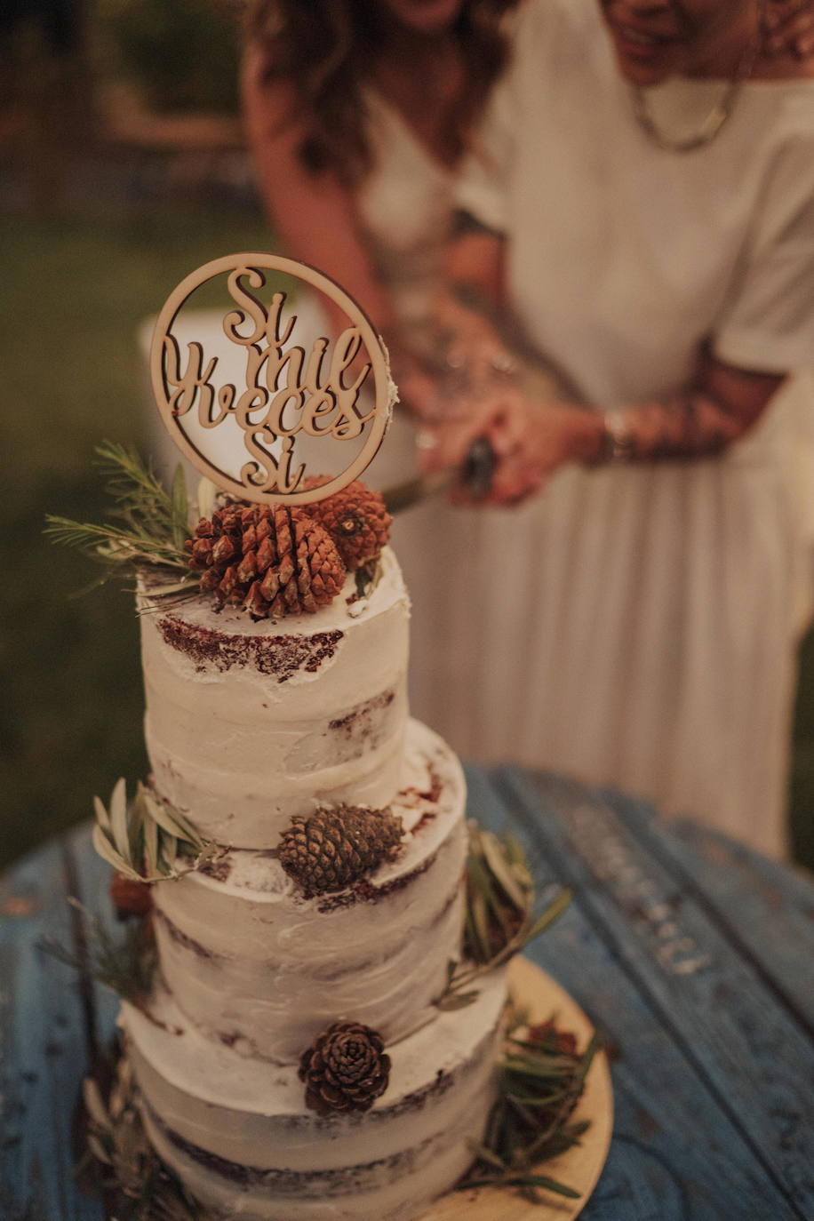 Fotos: Besos en Castro y boda en Madrid: la historia de amor de Esther y María bajo el prisma de un fotógrafo vizcaíno