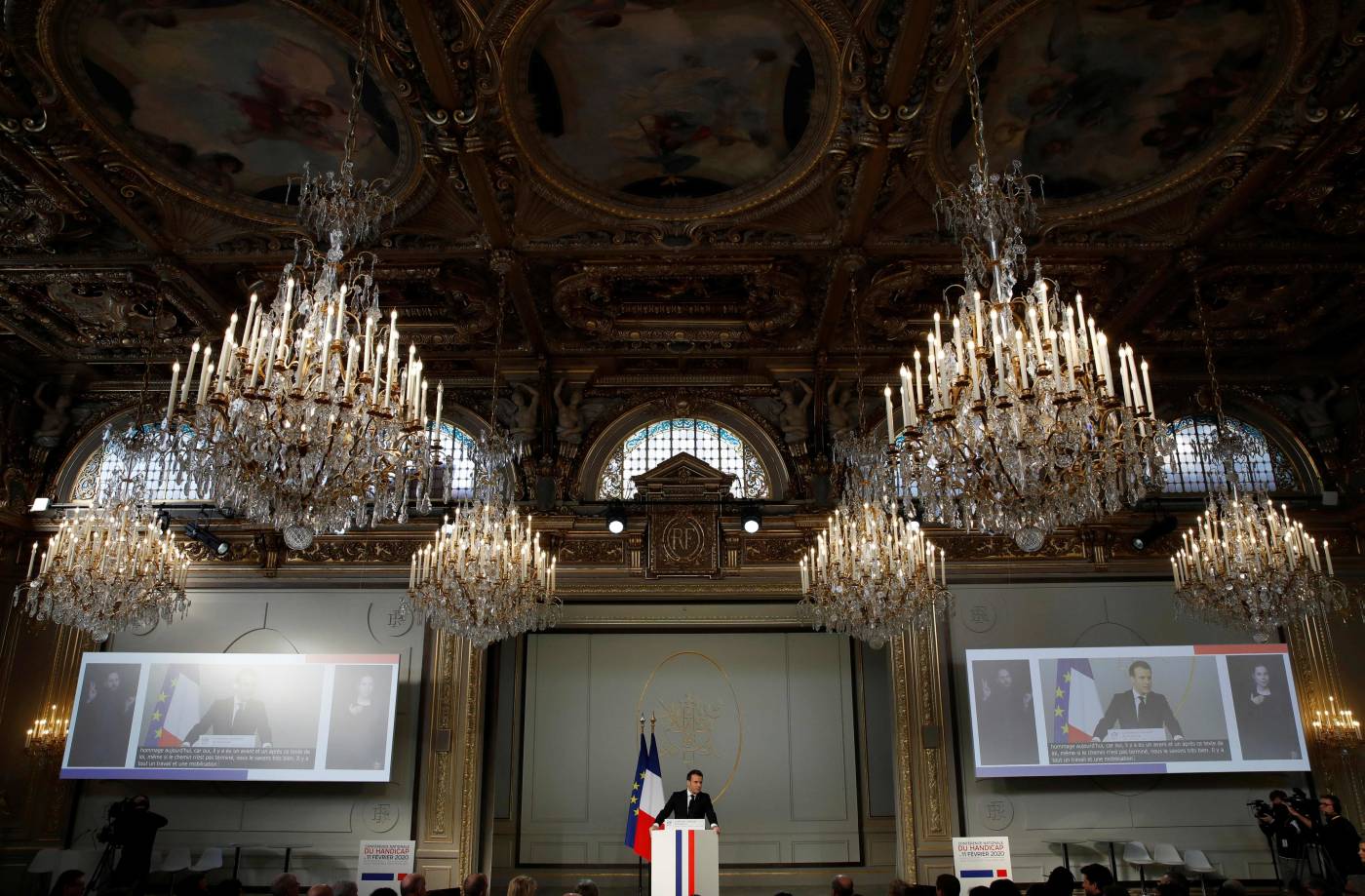 El presidente francés, Emmanuel Macron, habla durante la conferencia nacional sobre discapacidad celebrada en el Palacio del Elíseo en París. 