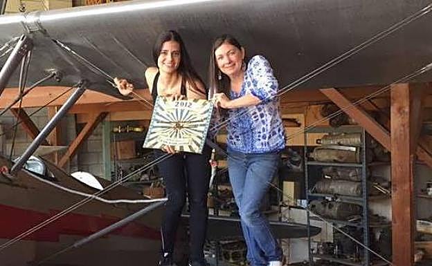 Ainhoa Sánchez posa con la estadounidense Margaret Stivers, su mentora. 