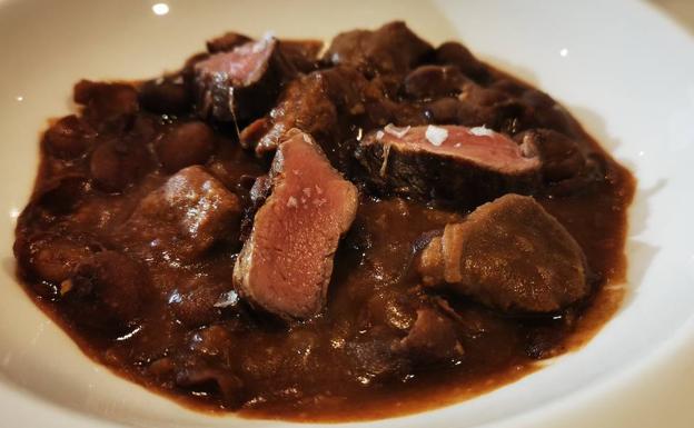 Alubias con lomo de jabalí del Ronquillo.