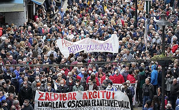 Los vecinos se echan a la calle indignados