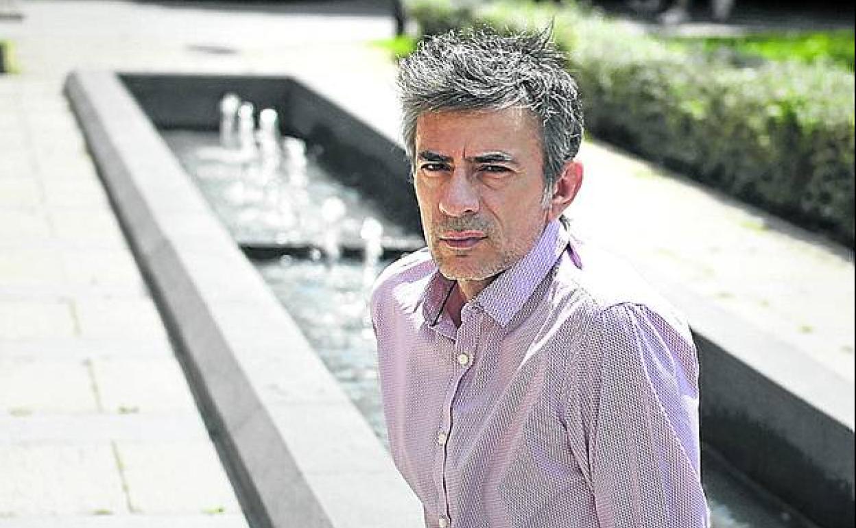 El escritor Juan Tallón, fotografiado en Bilbao. 