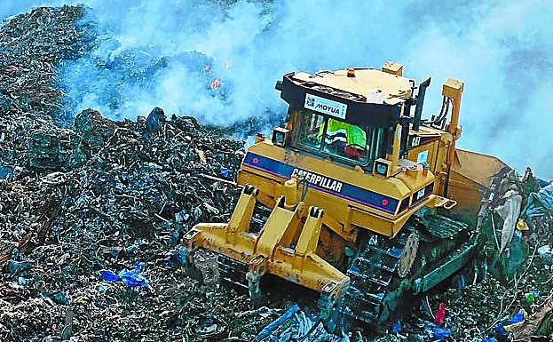 La empresa atribuye la avalancha a las obras de la nueva variante de Ermua