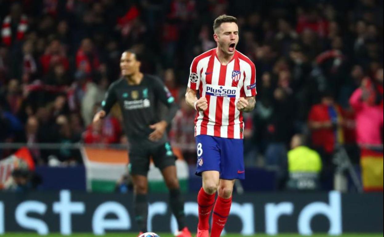 Saúl celebra su gol. 