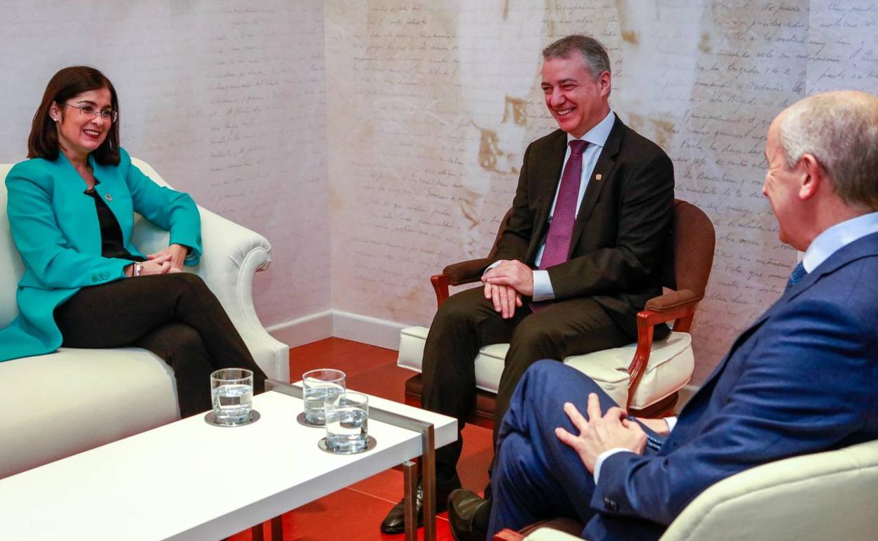 Urkullu y Erkoreka, con la ministra Arias en Lehendakaritza.