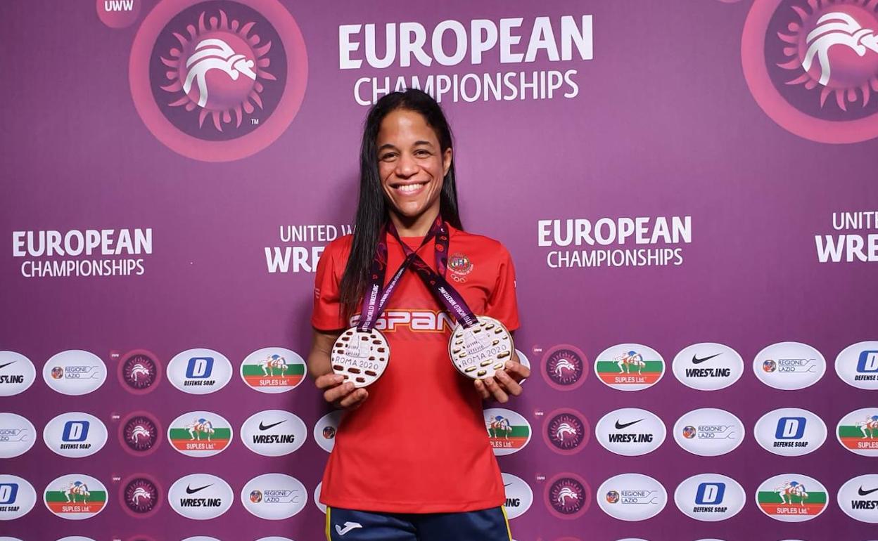 La vizcaína feliz con sus dos medallas logradas en Roma. 