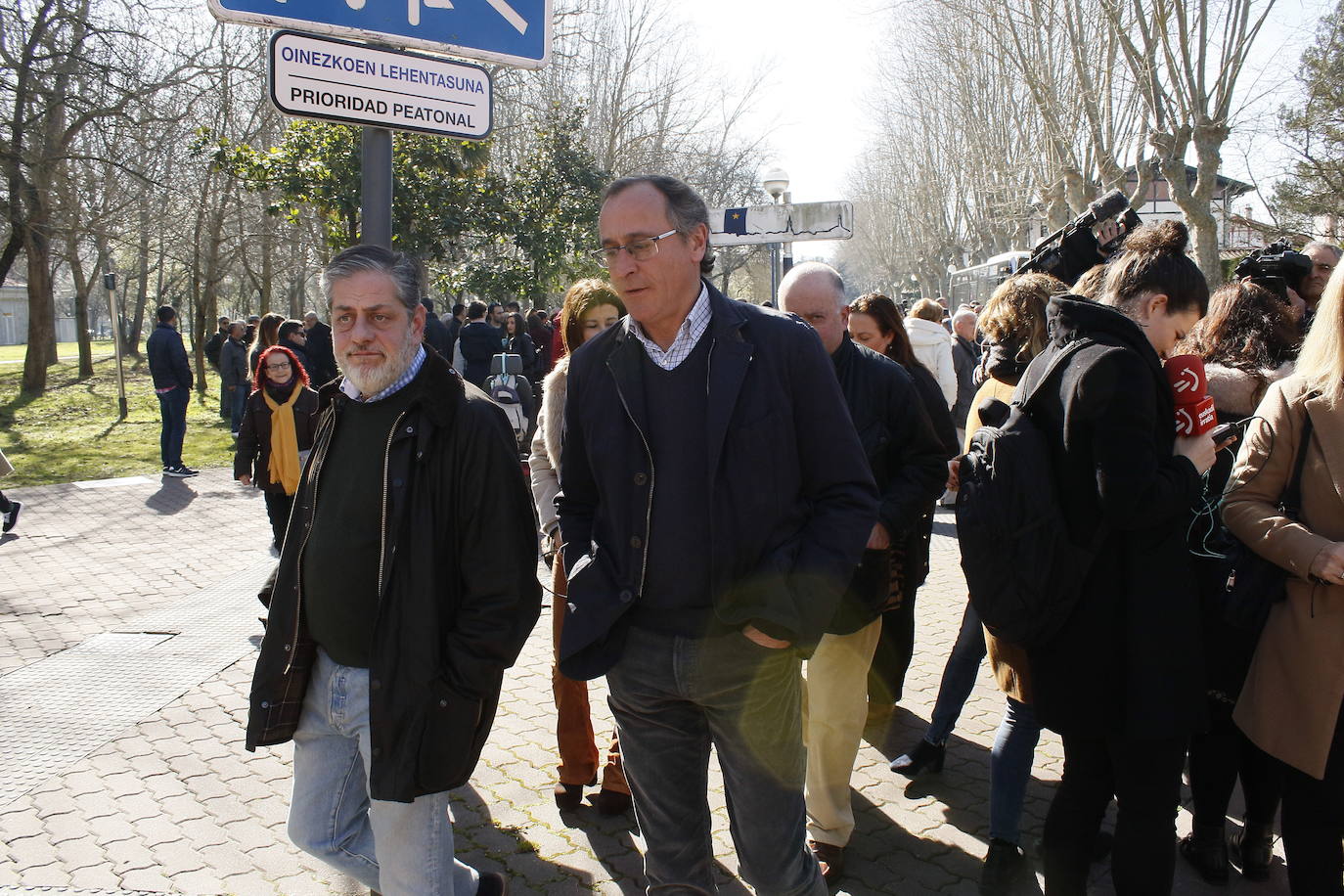 El presidente de los populares vascos, Alfonso Alonso, a su llegada a los Jardines de la Libertad.