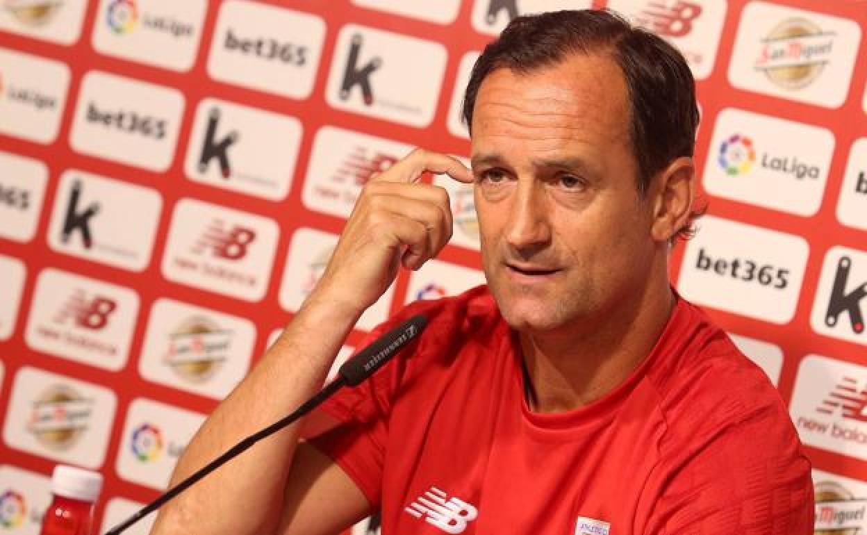 El técnico del Bilbao Athletic, Joseba Etxeberria.
