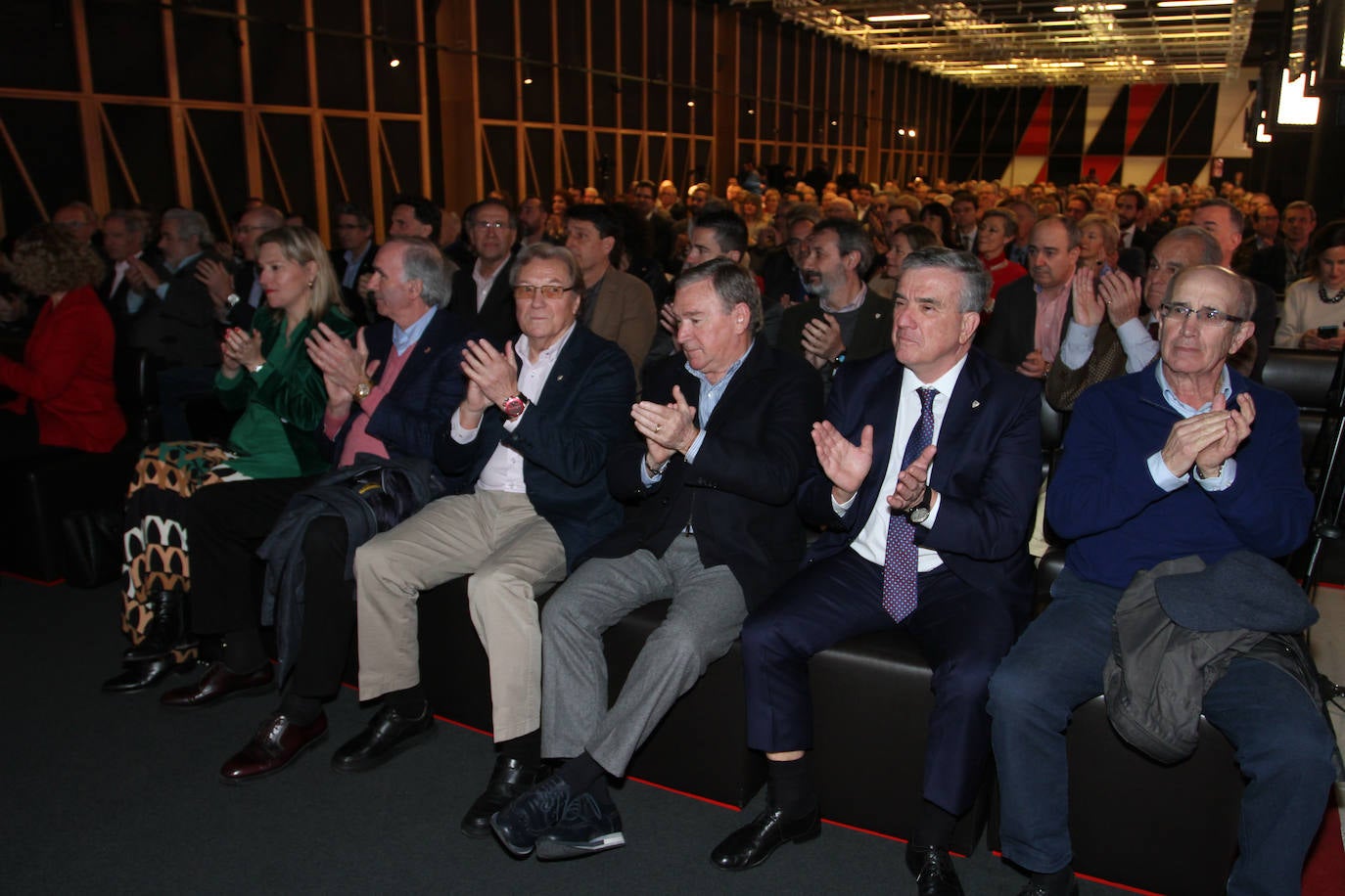 El homenaje a Koldo Aguirre reunió a amigos, exjugadores y aficionados.