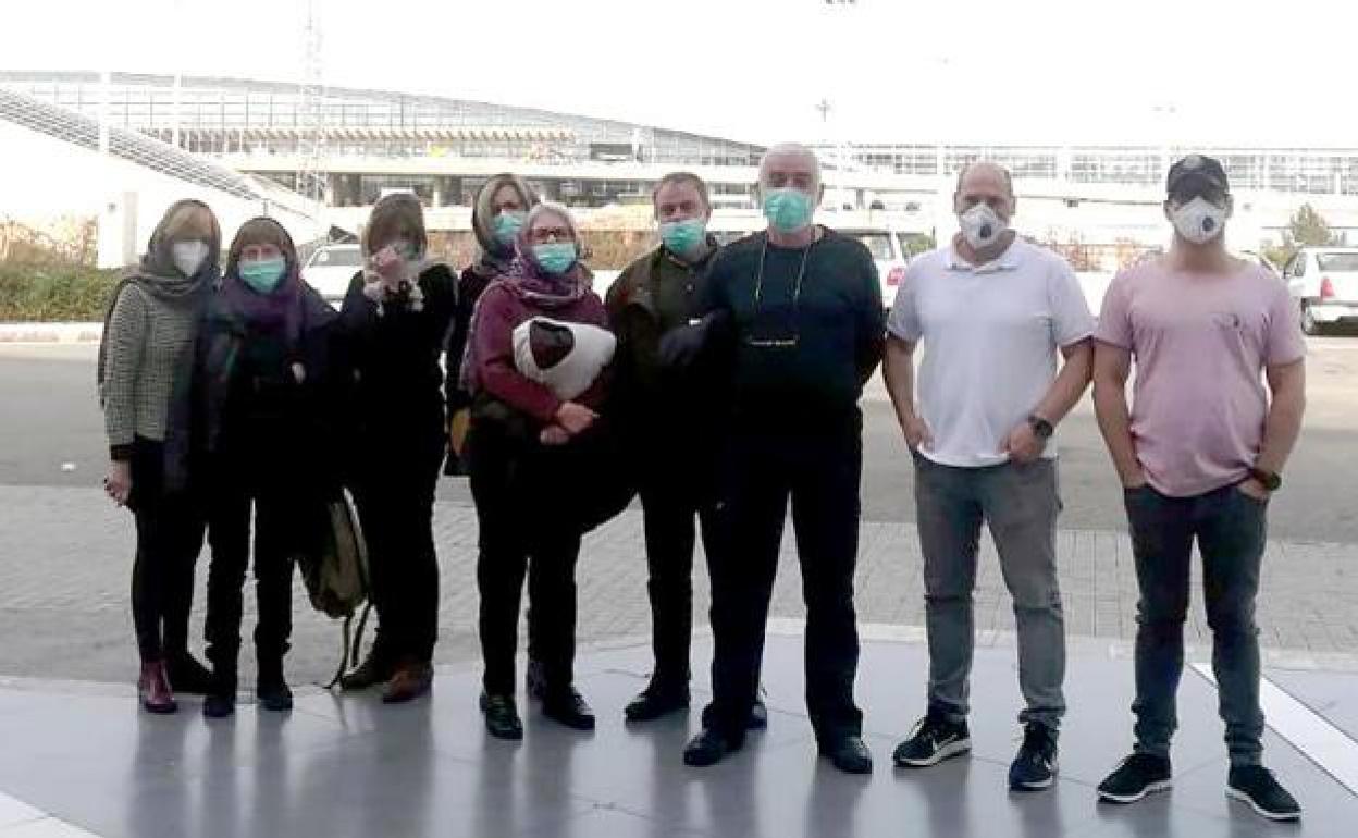 El grupo de españoles, antes de salir hacia Qatar.